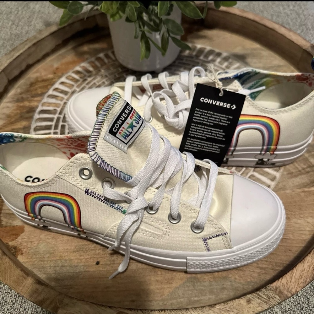 Converse sneakers unisex women’s size 9 men’s size 7.5 LGBTQ❤️🥰😍🔥💕🌸🌈